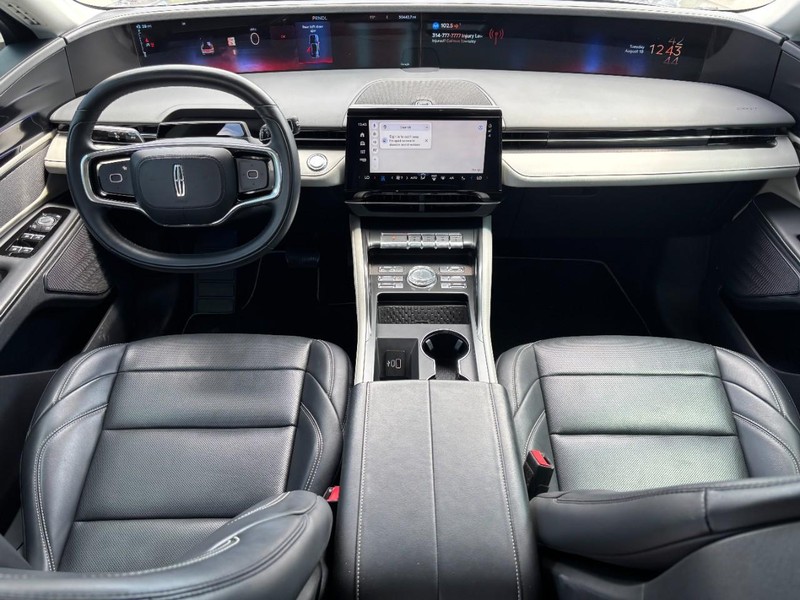 Lincoln Nautilus Vehicle Full-screen Gallery Image 11