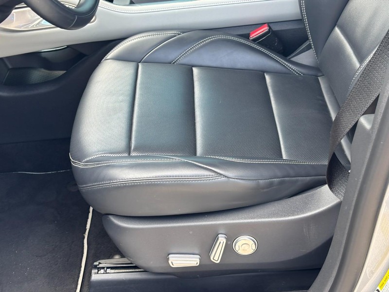 Lincoln Nautilus Vehicle Full-screen Gallery Image 13