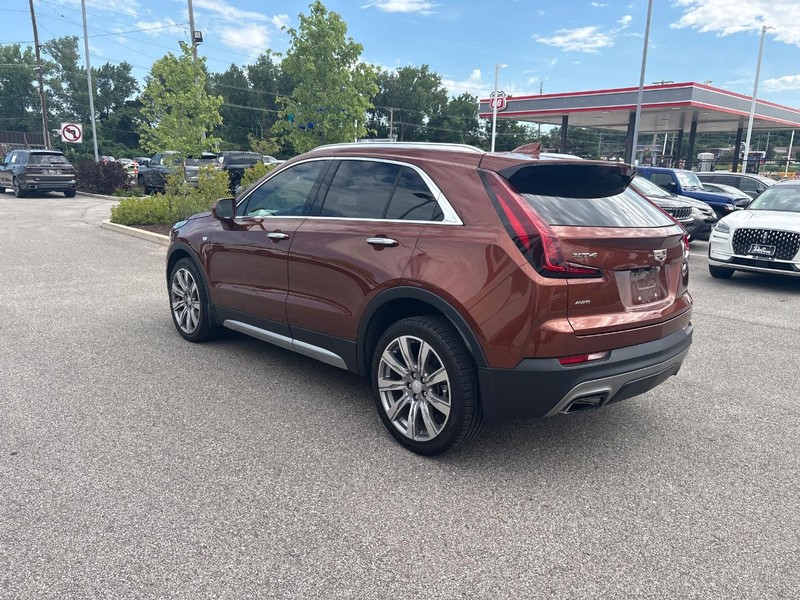 Cadillac XT4 Vehicle Full-screen Gallery Image 02