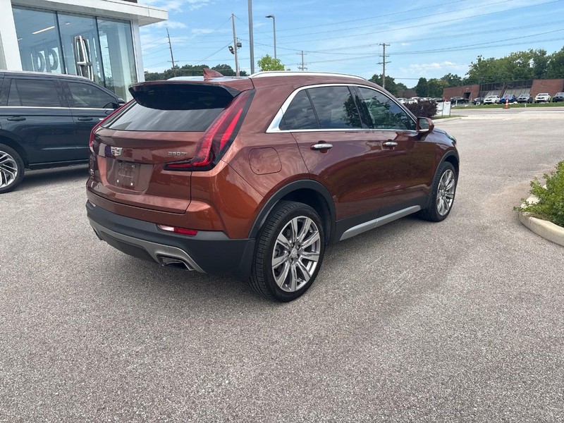 Cadillac XT4 Vehicle Full-screen Gallery Image 03