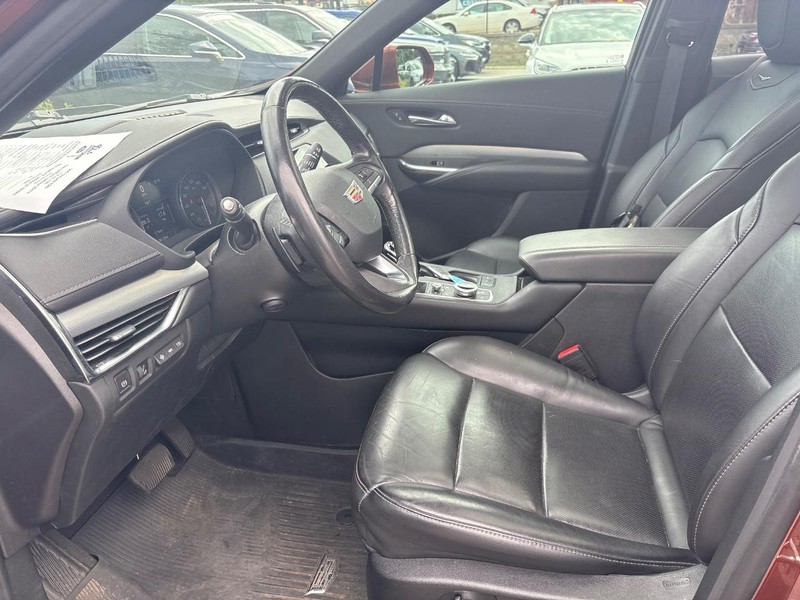 Cadillac XT4 Vehicle Full-screen Gallery Image 05