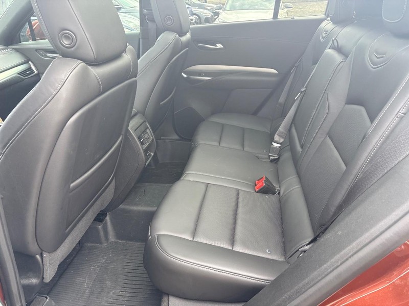 Cadillac XT4 Vehicle Full-screen Gallery Image 06