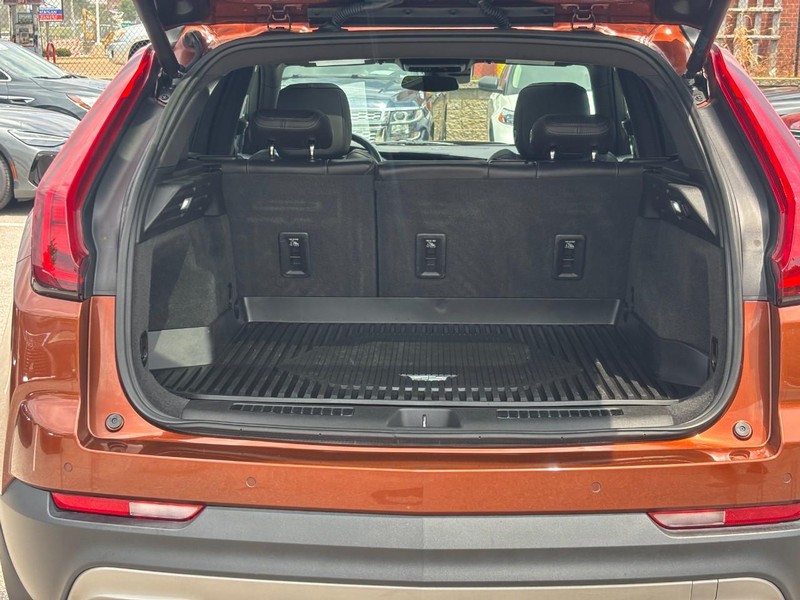 Cadillac XT4 Vehicle Full-screen Gallery Image 09