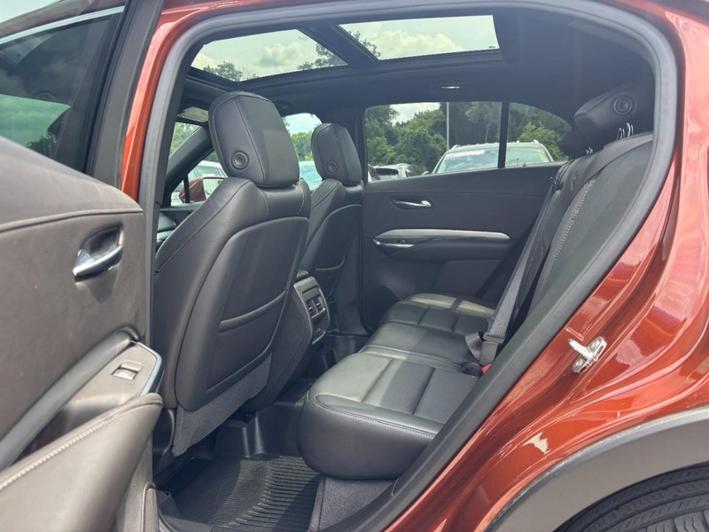 Cadillac XT4 Vehicle Full-screen Gallery Image 11