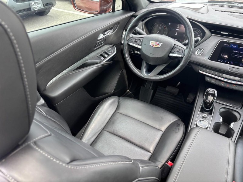 Cadillac XT4 Vehicle Full-screen Gallery Image 12