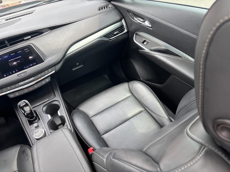 Cadillac XT4 Vehicle Full-screen Gallery Image 14
