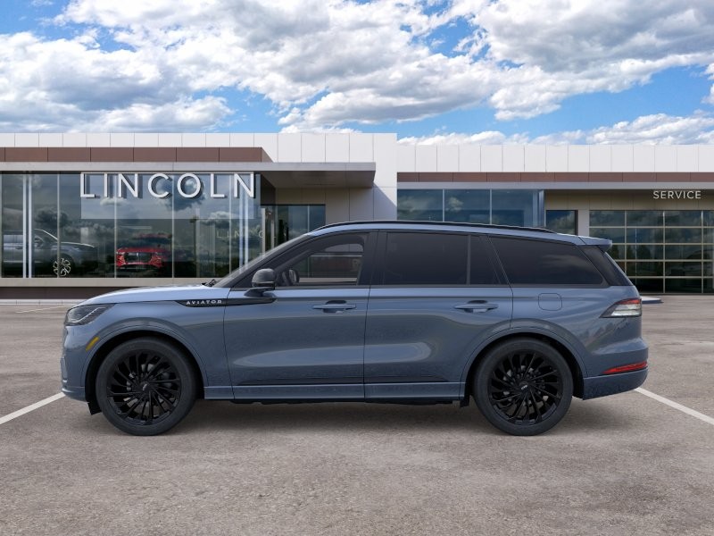 Lincoln Aviator Vehicle Full-screen Gallery Image 03