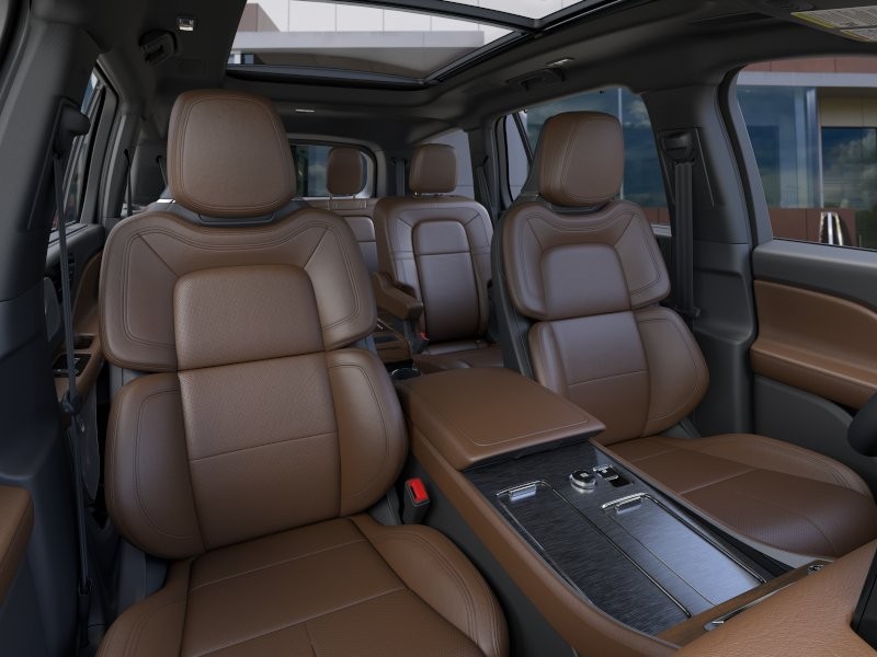 Lincoln Aviator Vehicle Full-screen Gallery Image 11