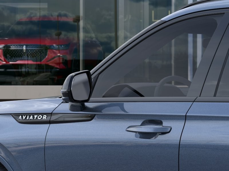 Lincoln Aviator Vehicle Full-screen Gallery Image 21