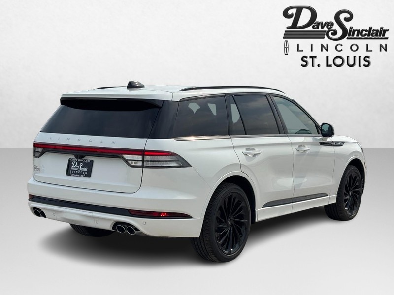 Lincoln Aviator Vehicle Full-screen Gallery Image 03