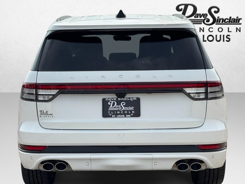 Lincoln Aviator Vehicle Full-screen Gallery Image 04