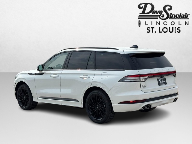 Lincoln Aviator Vehicle Full-screen Gallery Image 05