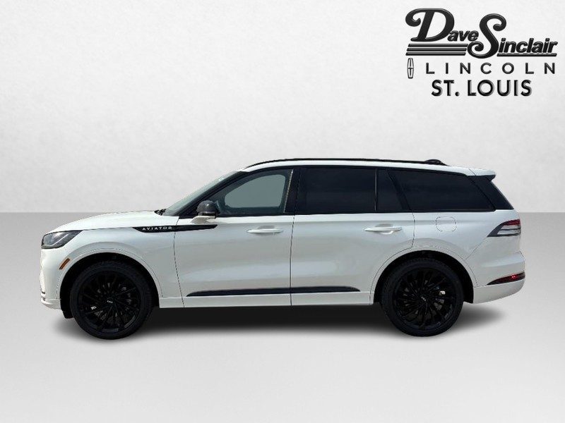 Lincoln Aviator Vehicle Full-screen Gallery Image 06