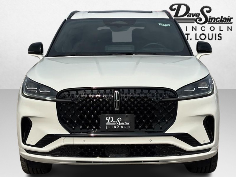 Lincoln Aviator Vehicle Full-screen Gallery Image 09