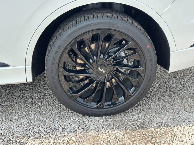 Lincoln Aviator Vehicle Full-screen Gallery Image 11