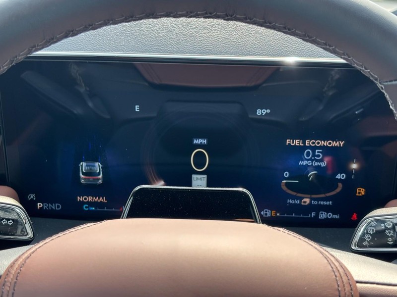 Lincoln Aviator Vehicle Full-screen Gallery Image 20
