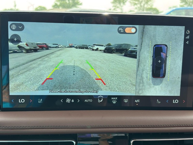 Lincoln Aviator Vehicle Full-screen Gallery Image 23