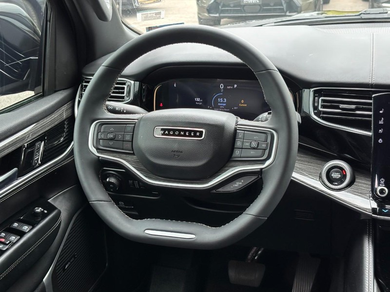 Jeep Wagoneer Vehicle Full-screen Gallery Image 17