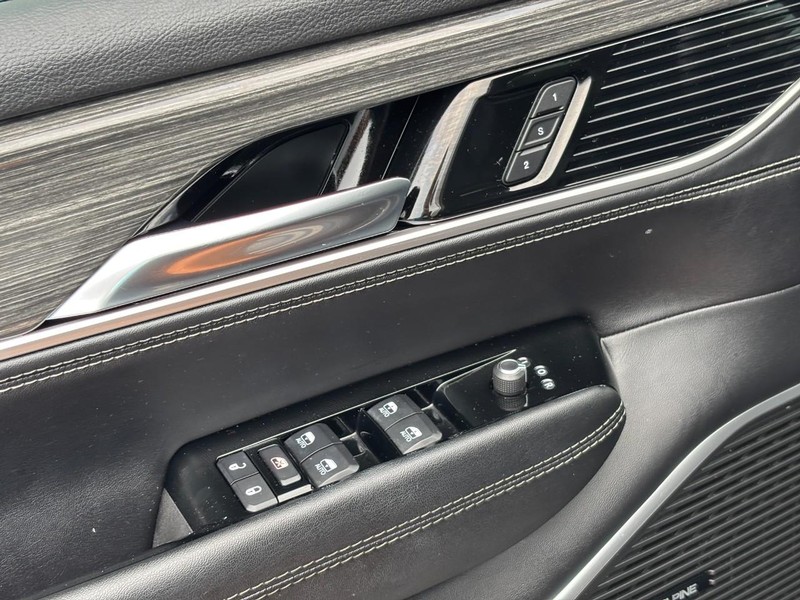 Jeep Wagoneer Vehicle Full-screen Gallery Image 20