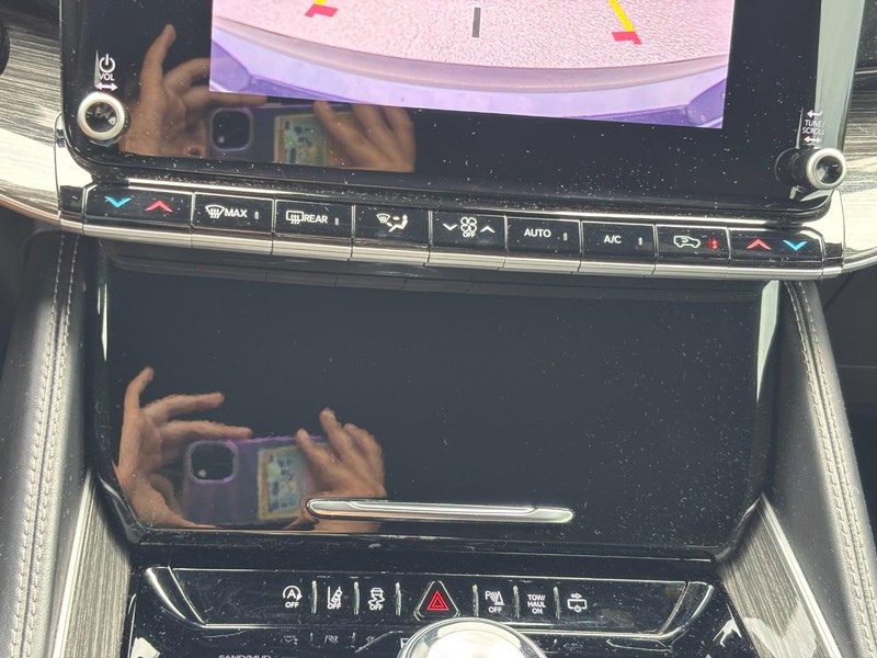 Jeep Wagoneer Vehicle Full-screen Gallery Image 25