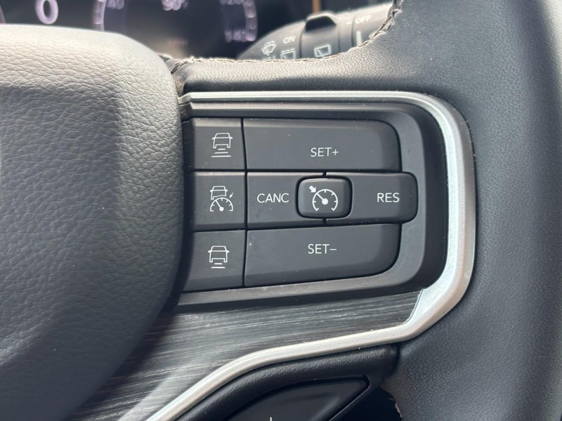 Jeep Wagoneer L Vehicle Full-screen Gallery Image 20