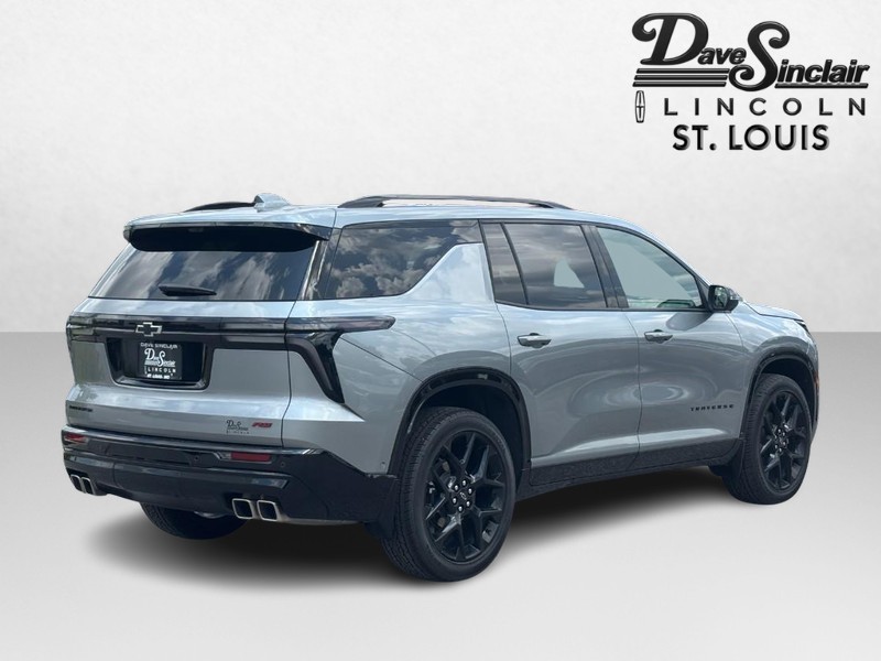 Chevrolet Traverse Vehicle Full-screen Gallery Image 03
