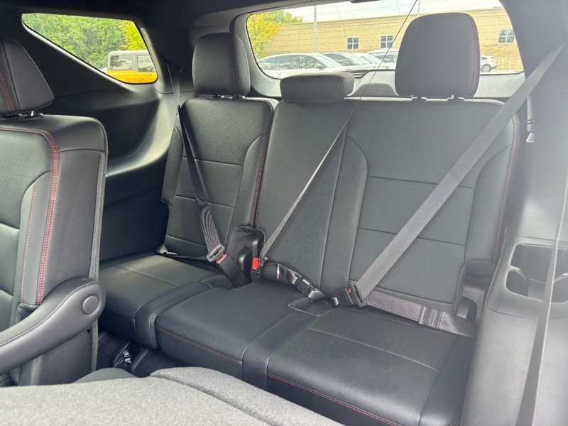 Chevrolet Traverse Vehicle Full-screen Gallery Image 11