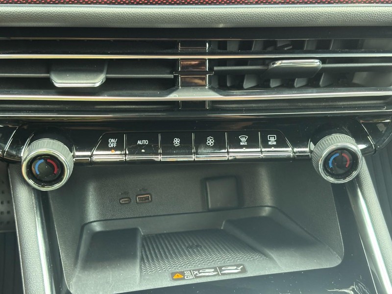 Chevrolet Traverse Vehicle Full-screen Gallery Image 24