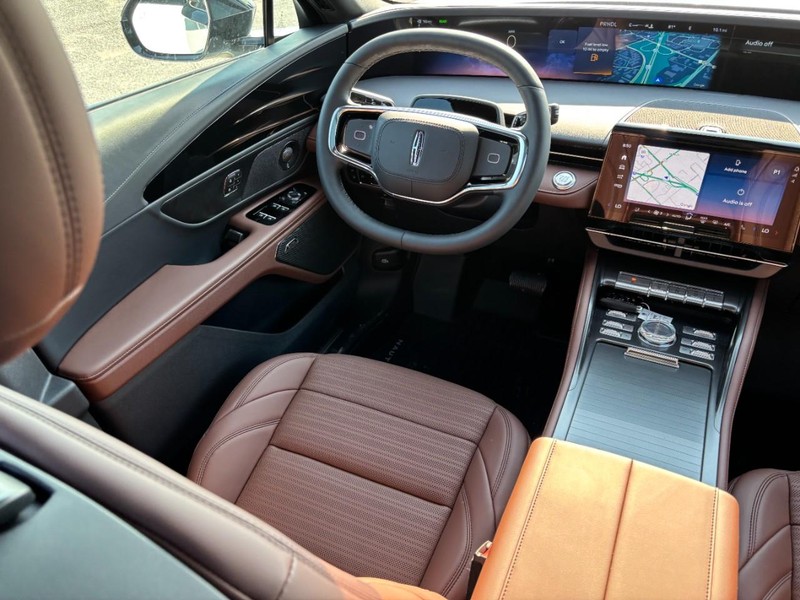 Lincoln Nautilus Vehicle Full-screen Gallery Image 13
