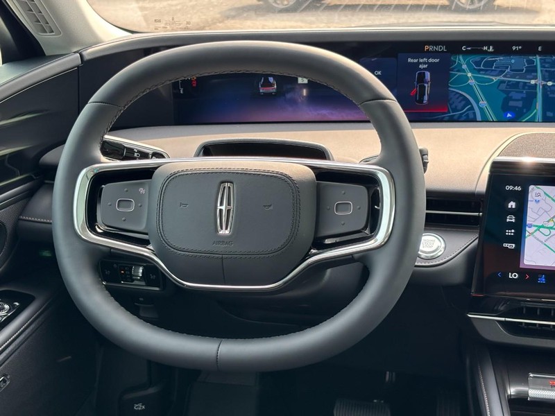 Lincoln Nautilus Vehicle Full-screen Gallery Image 16