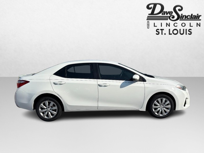 Toyota Corolla Vehicle Full-screen Gallery Image 02