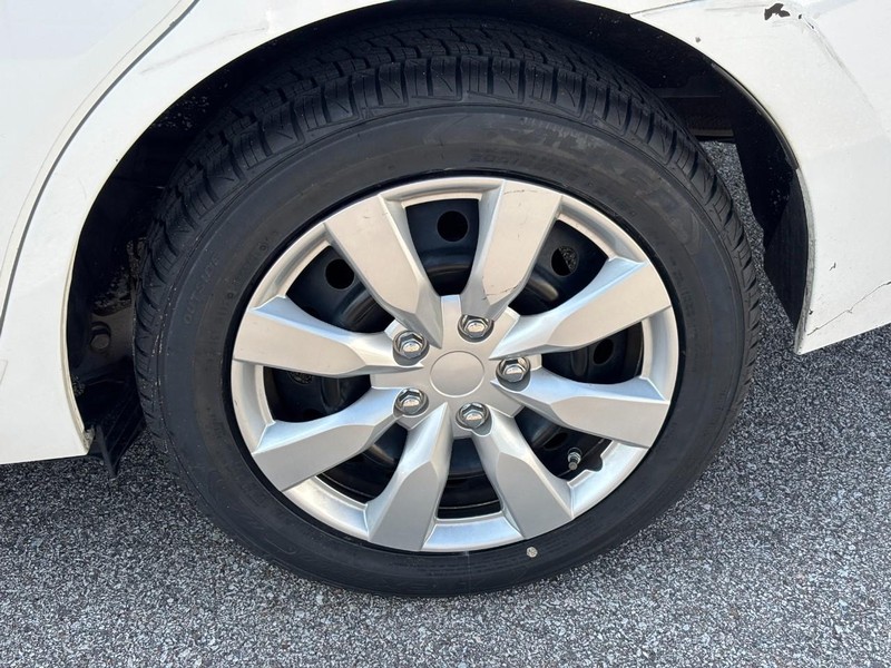 Toyota Corolla Vehicle Full-screen Gallery Image 11