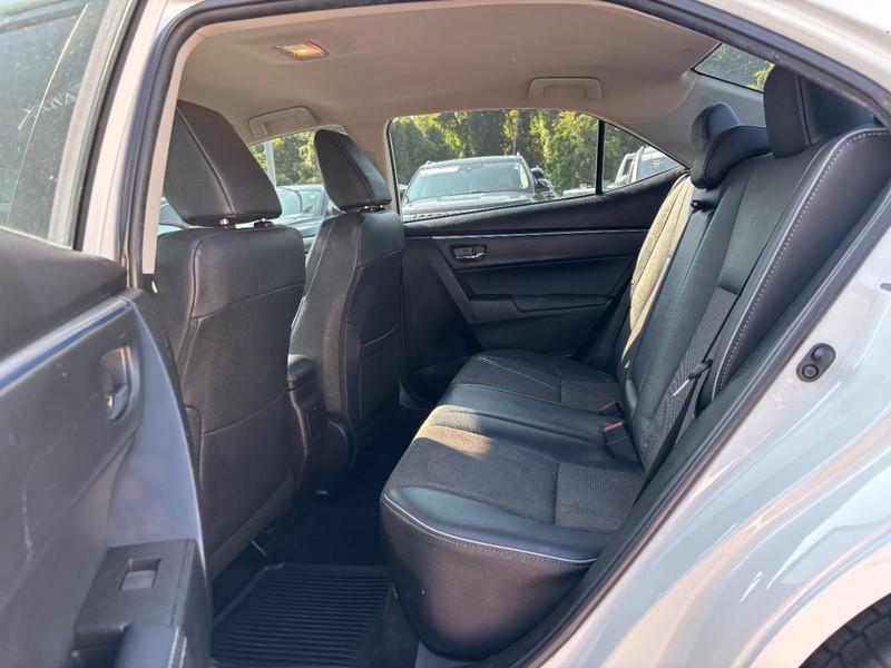 Toyota Corolla Vehicle Full-screen Gallery Image 12