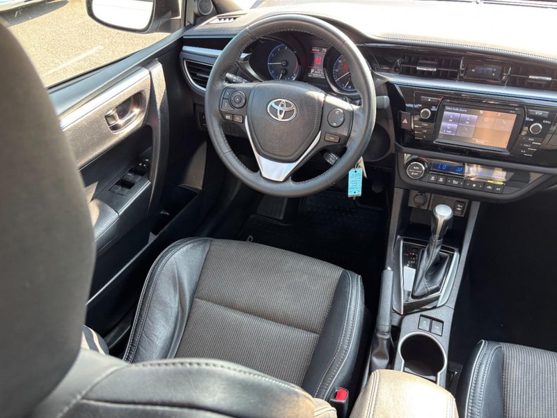 Toyota Corolla Vehicle Full-screen Gallery Image 13