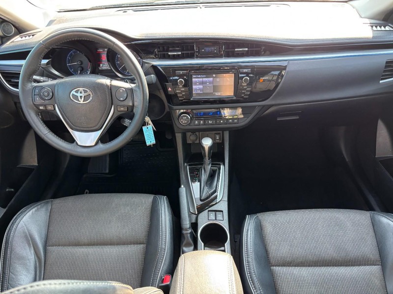 Toyota Corolla Vehicle Full-screen Gallery Image 14