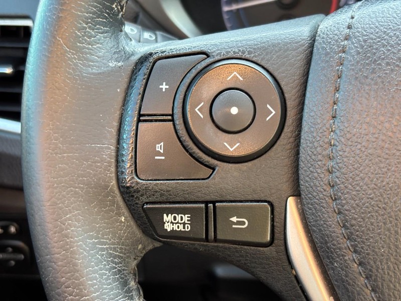 Toyota Corolla Vehicle Full-screen Gallery Image 18