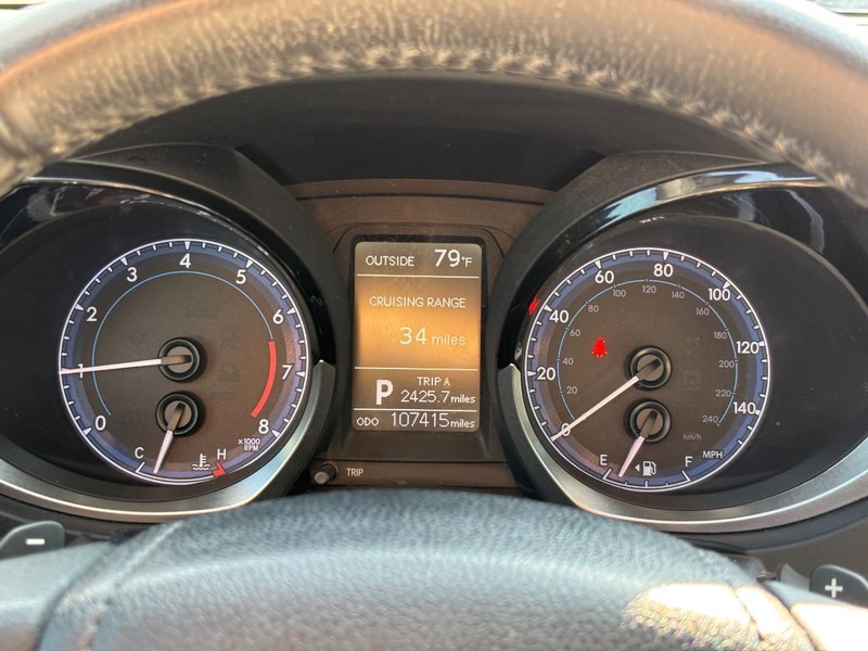 Toyota Corolla Vehicle Full-screen Gallery Image 20