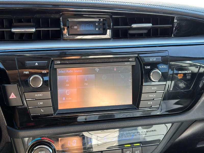 Toyota Corolla Vehicle Full-screen Gallery Image 21