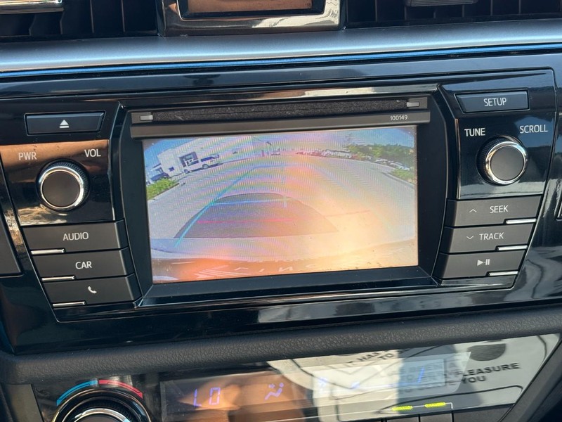 Toyota Corolla Vehicle Full-screen Gallery Image 22