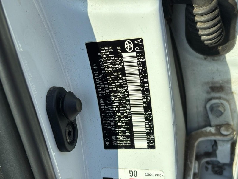 Toyota Corolla Vehicle Full-screen Gallery Image 24