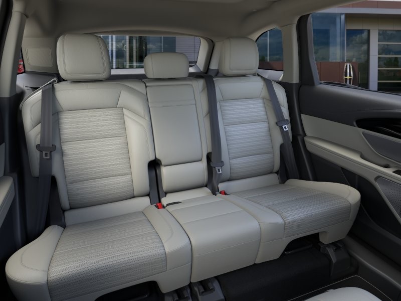 Lincoln Nautilus Vehicle Full-screen Gallery Image 12