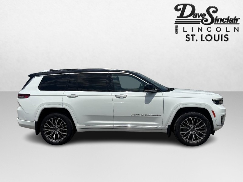 Jeep Grand Cherokee L Vehicle Full-screen Gallery Image 02
