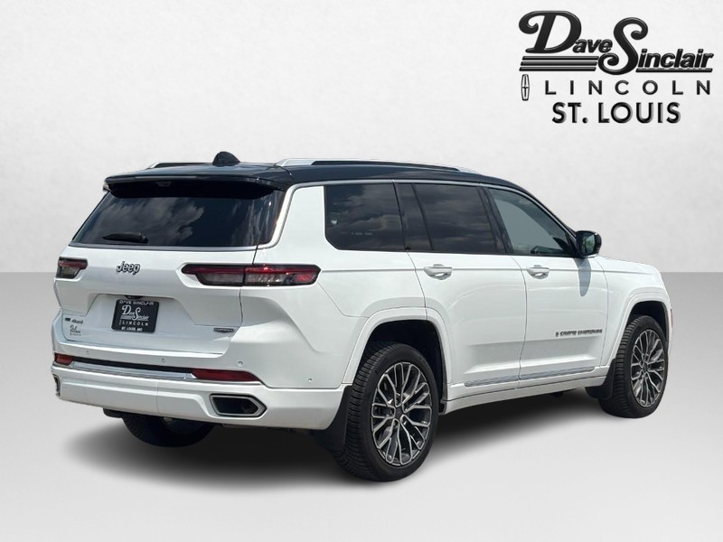 Jeep Grand Cherokee L Vehicle Full-screen Gallery Image 03