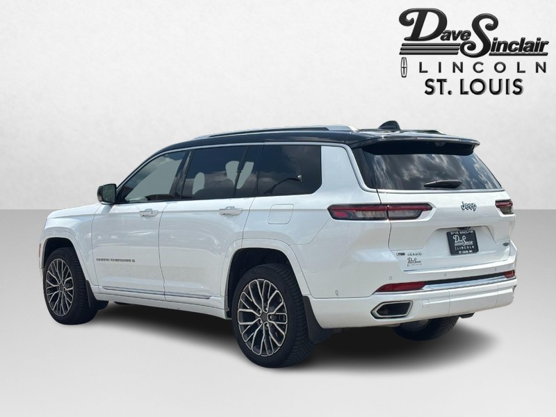 Jeep Grand Cherokee L Vehicle Full-screen Gallery Image 05
