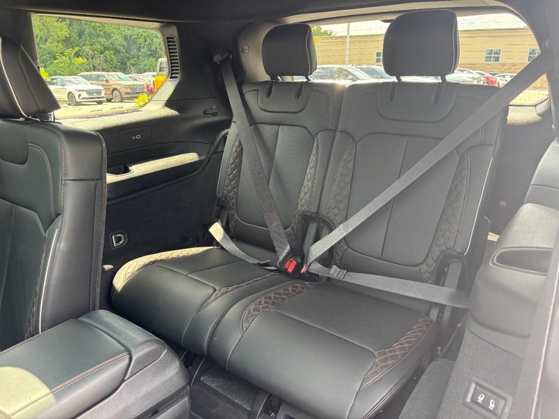 Jeep Grand Cherokee L Vehicle Full-screen Gallery Image 12