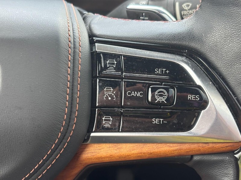 Jeep Grand Cherokee L Vehicle Full-screen Gallery Image 20