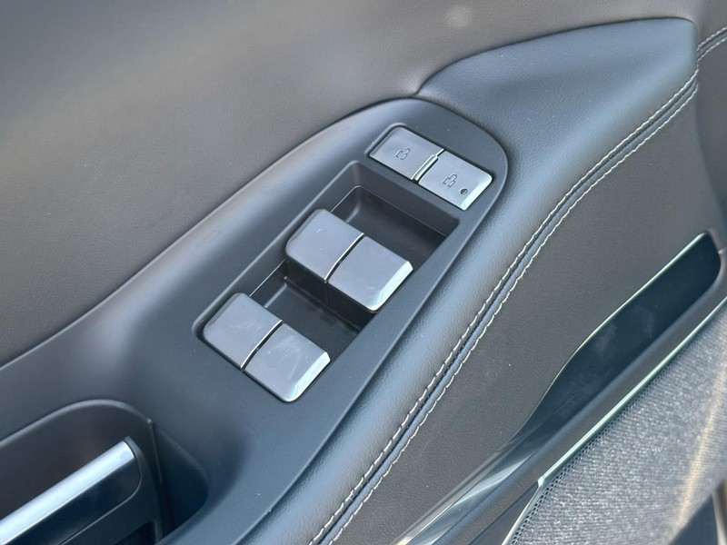 Lincoln Navigator Vehicle Full-screen Gallery Image 18