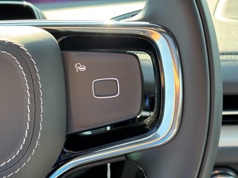 Lincoln Navigator Vehicle Full-screen Gallery Image 20