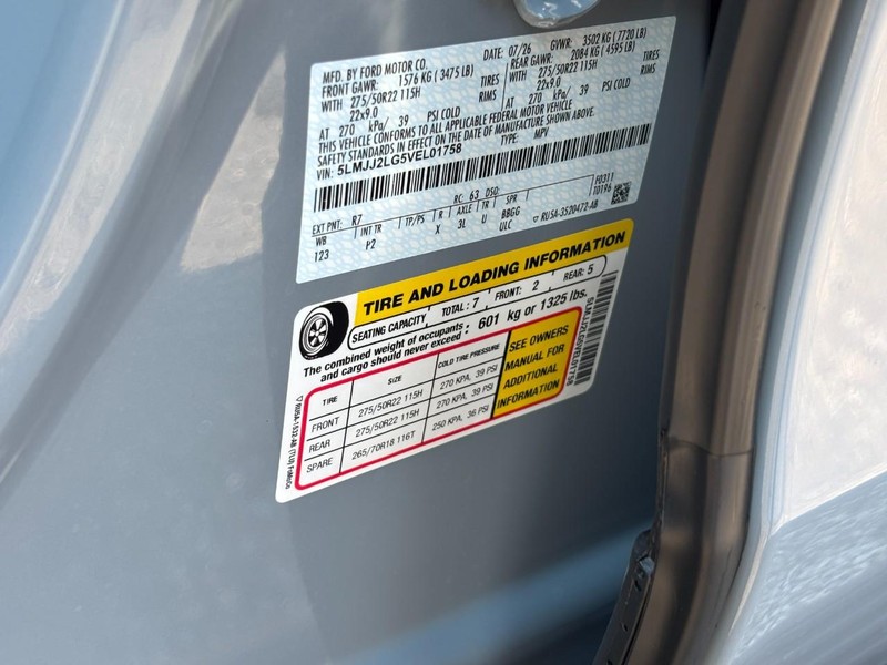 Lincoln Navigator Vehicle Full-screen Gallery Image 25