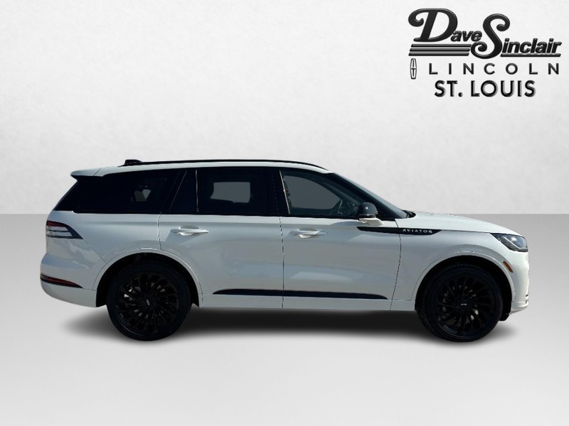 Lincoln Aviator Vehicle Full-screen Gallery Image 02